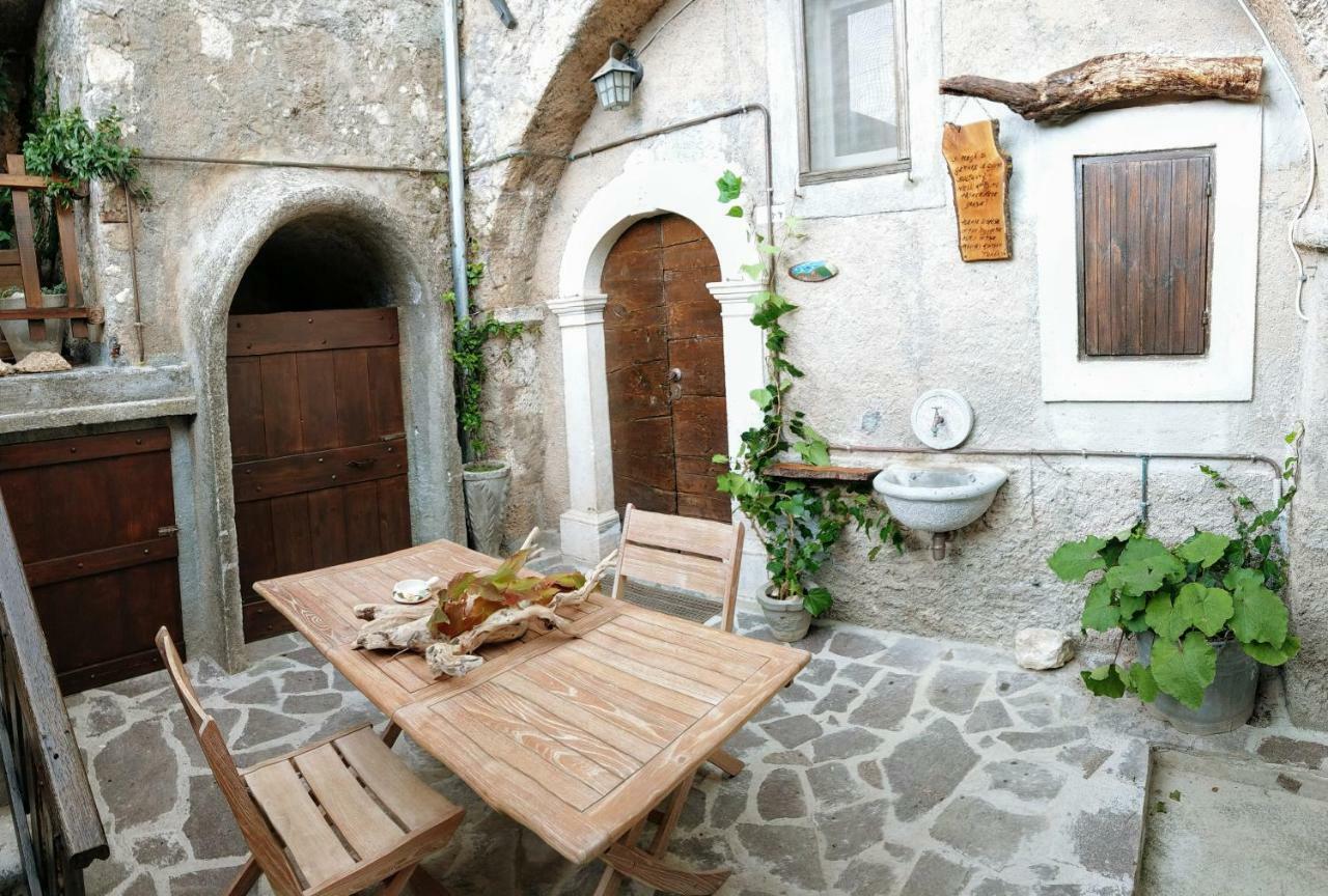La Corte Di Sabatino Calascio Exterior photo